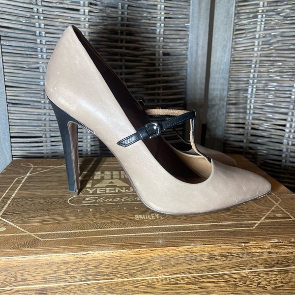 Coach ‘Fulton’ Mary Jane T Strap Pump - size 8.5 - Picture 1 of 8